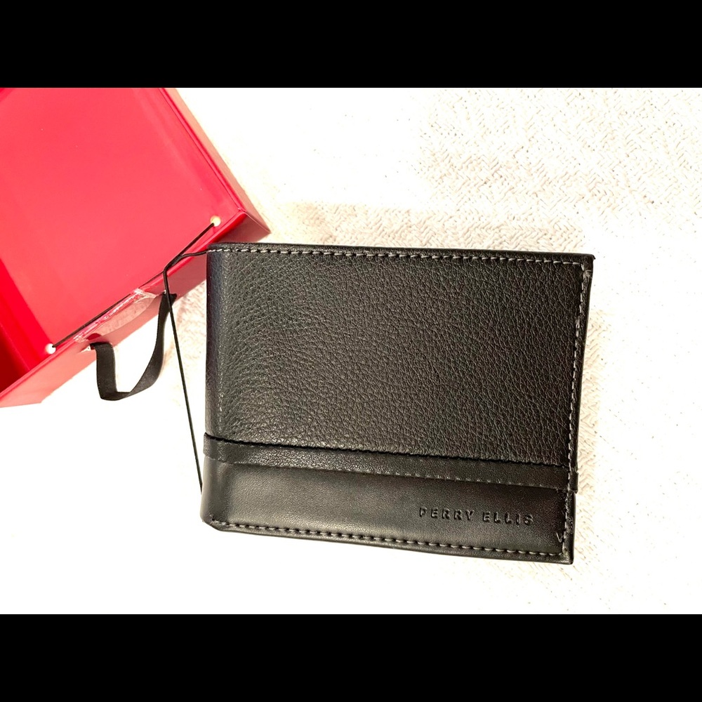 Perry Ellis Portfolio
Men's Leather Wallet - Picture 2 of 5